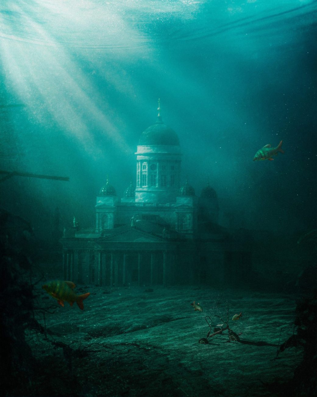 Onni Wiljami Kinnusen valokuvanäyttelystä esimerkkivalokuva, jossa Tuomiokirkko on uponnut mereen.
